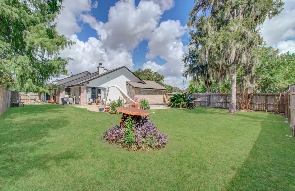 338 Banyan Street Lake Jackson, TX 77566