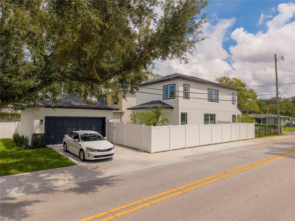 2222 DELANEY AVENUE Orlando, FL 32806
