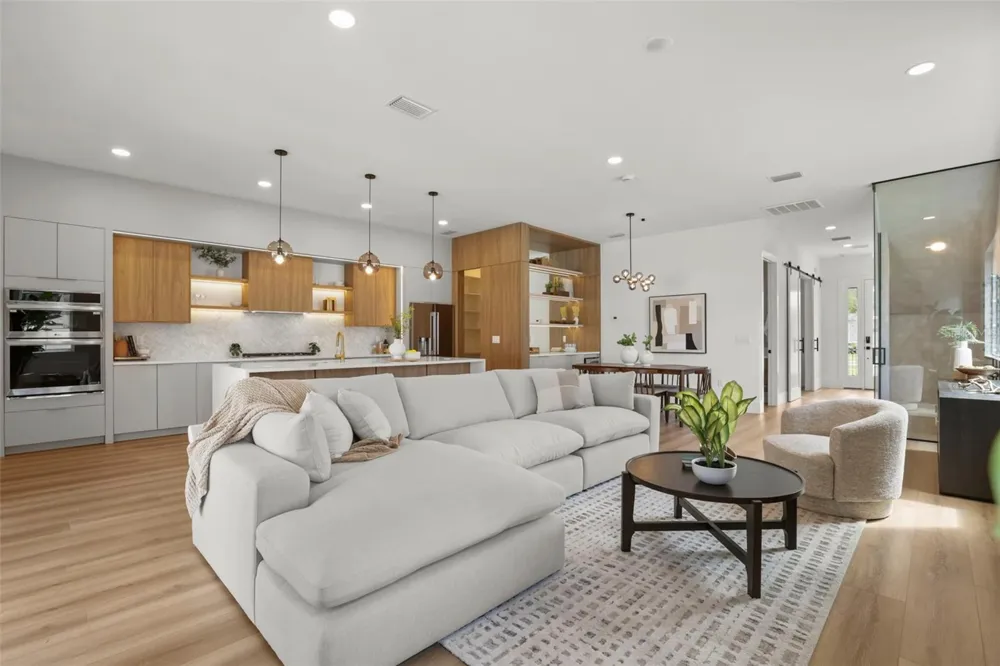2222 DELANEY AVENUE Orlando, FL 32806