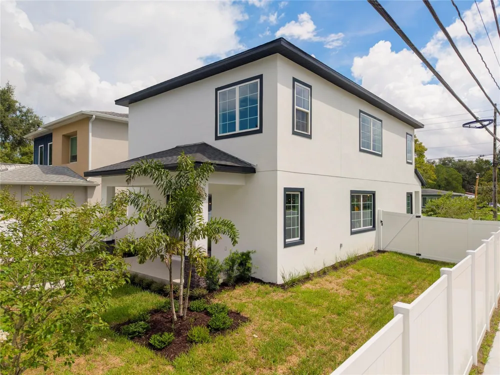2222 DELANEY AVENUE Orlando, FL 32806