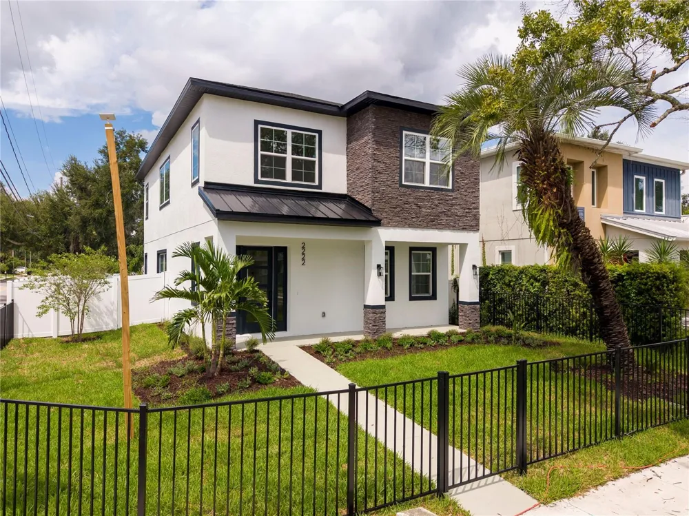 2222 DELANEY AVENUE Orlando, FL 32806