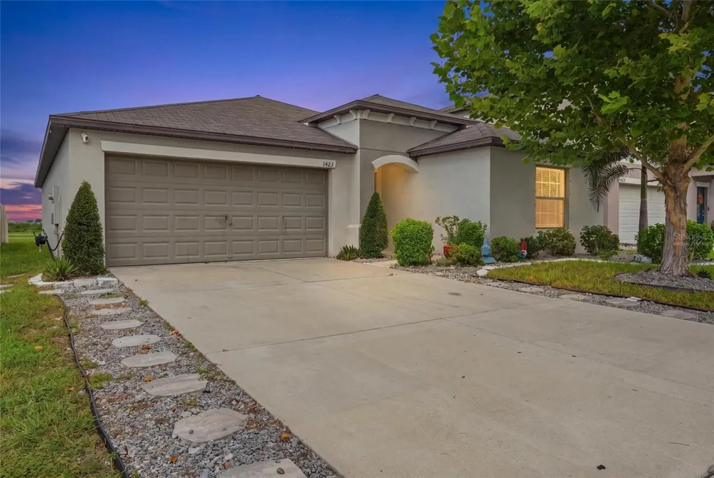 1423 GOLDEN GLOW DRIVE Ruskin, FL 33570