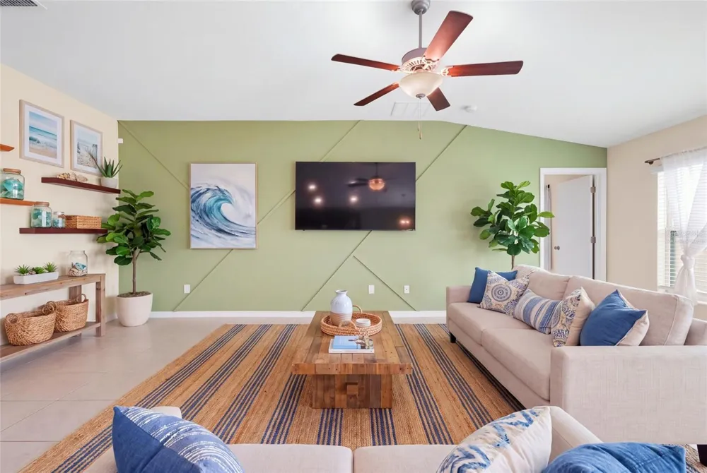 1423 GOLDEN GLOW DRIVE Ruskin, FL 33570