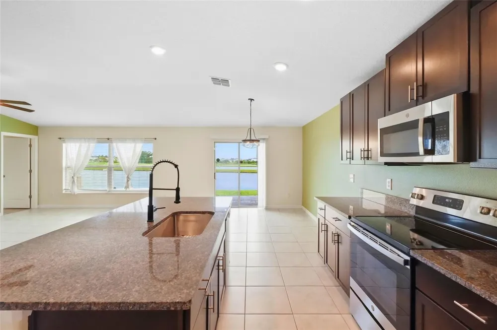 1423 GOLDEN GLOW DRIVE Ruskin, FL 33570