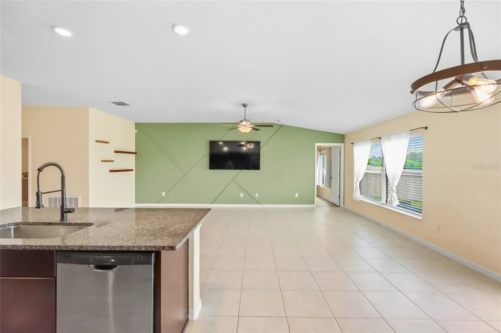 1423 GOLDEN GLOW DRIVE Ruskin, FL 33570