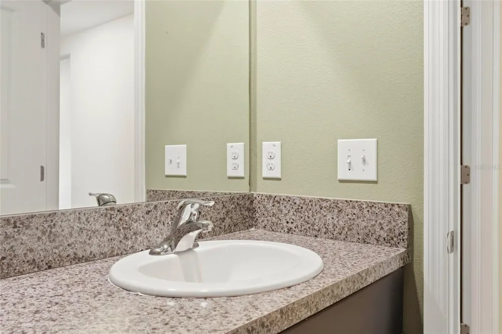 1423 GOLDEN GLOW DRIVE Ruskin, FL 33570