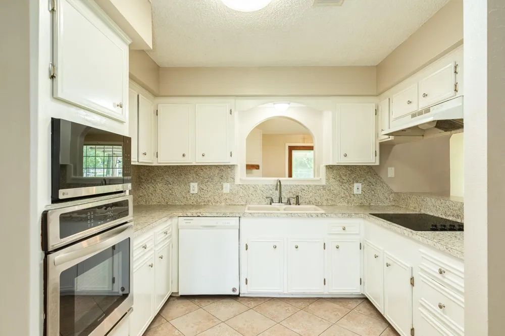 232 Wayne Dr Clute, TX 77531