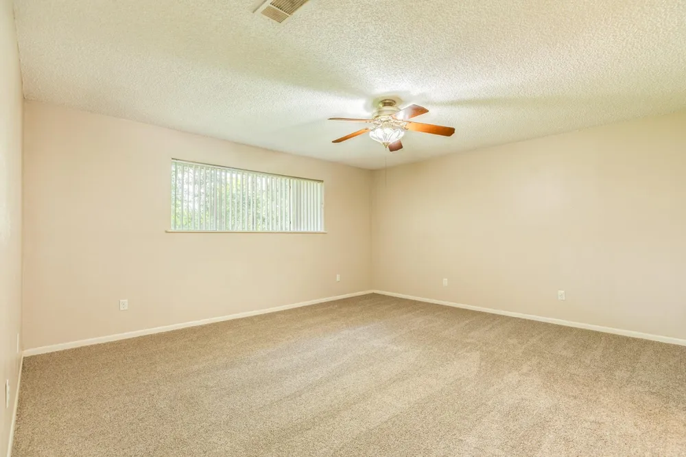 232 Wayne Dr Clute, TX 77531