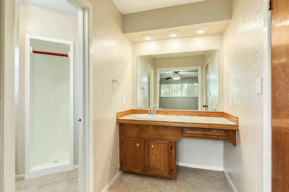 232 Wayne Dr Clute, TX 77531