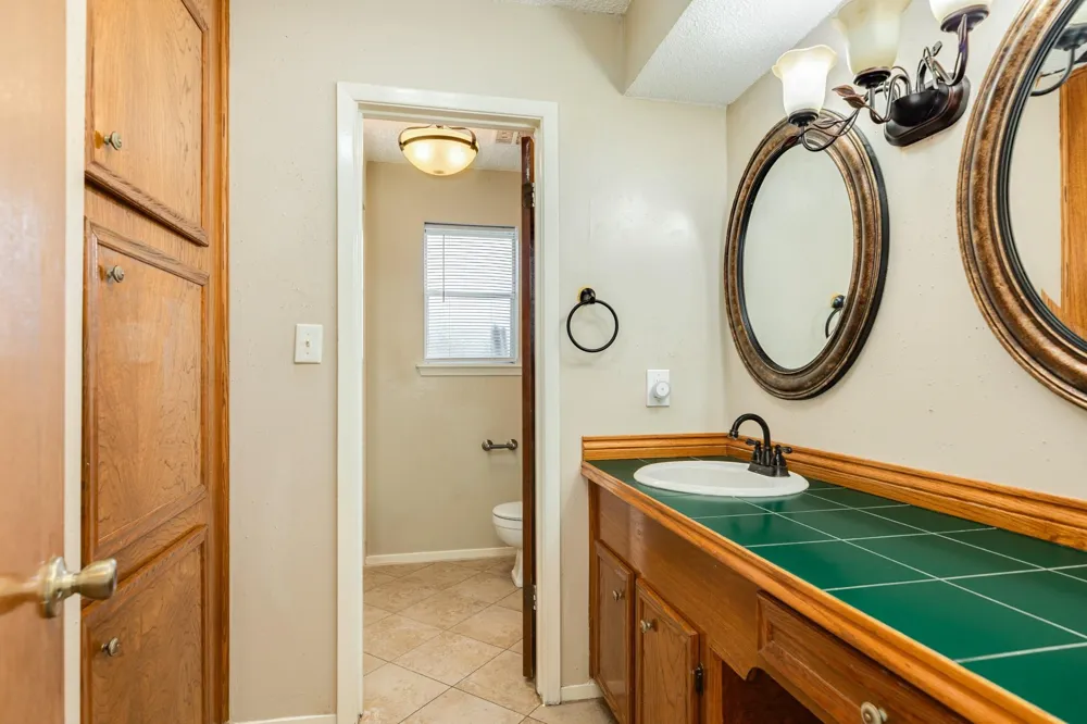 232 Wayne Dr Clute, TX 77531