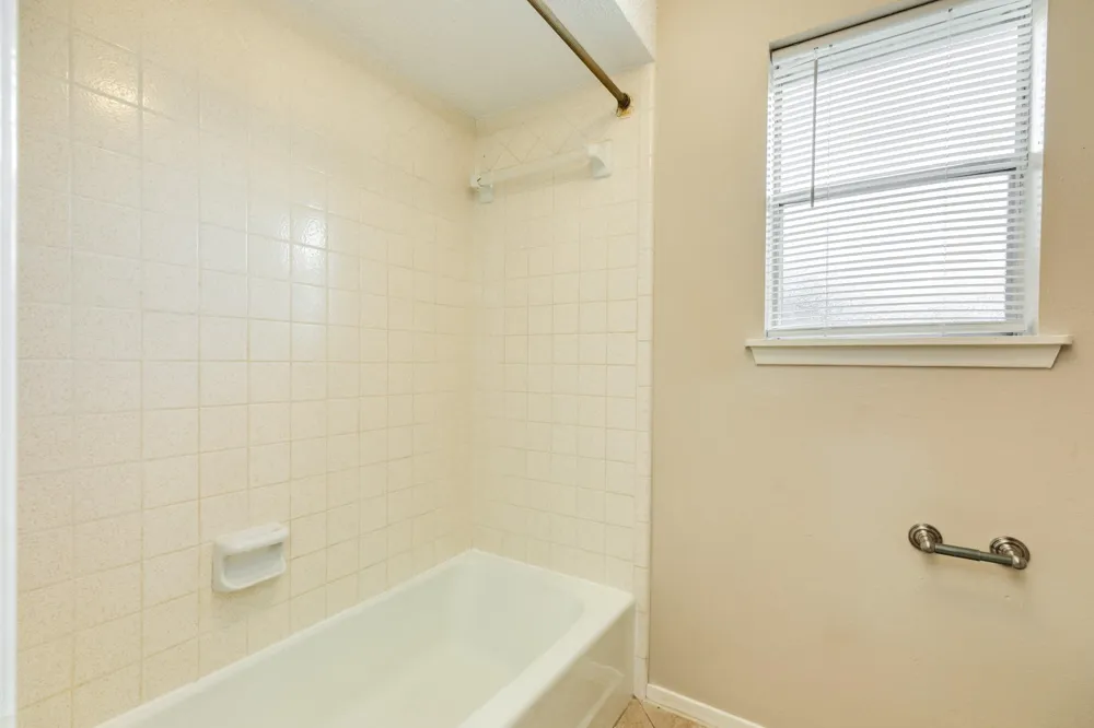 232 Wayne Dr Clute, TX 77531