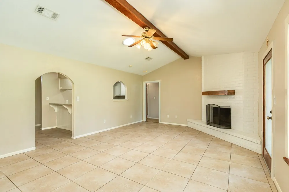 232 Wayne Dr Clute, TX 77531