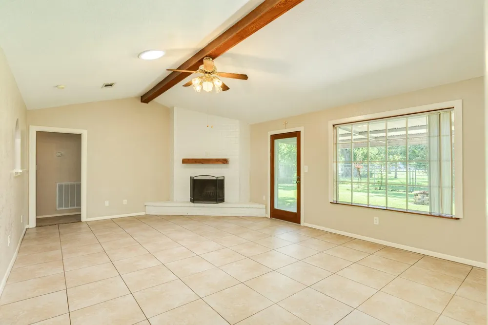 232 Wayne Dr Clute, TX 77531