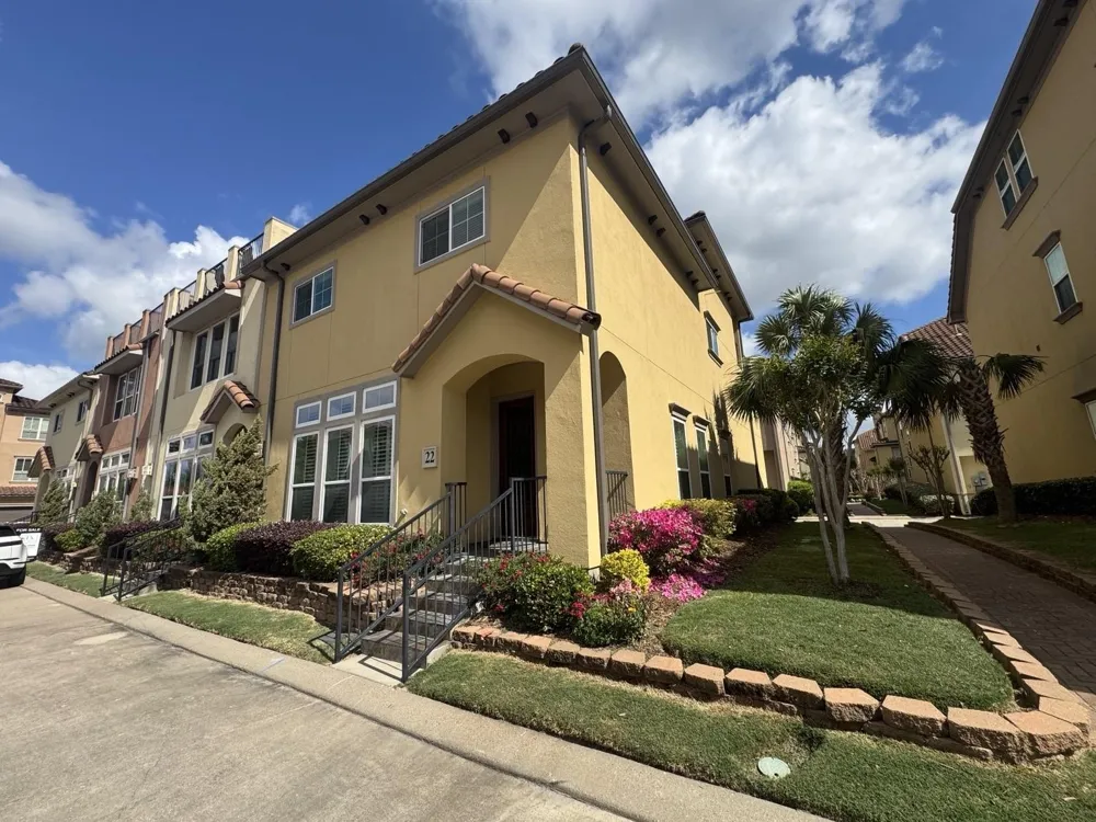 22 W Oaks Drive Pasadena, TX 77058