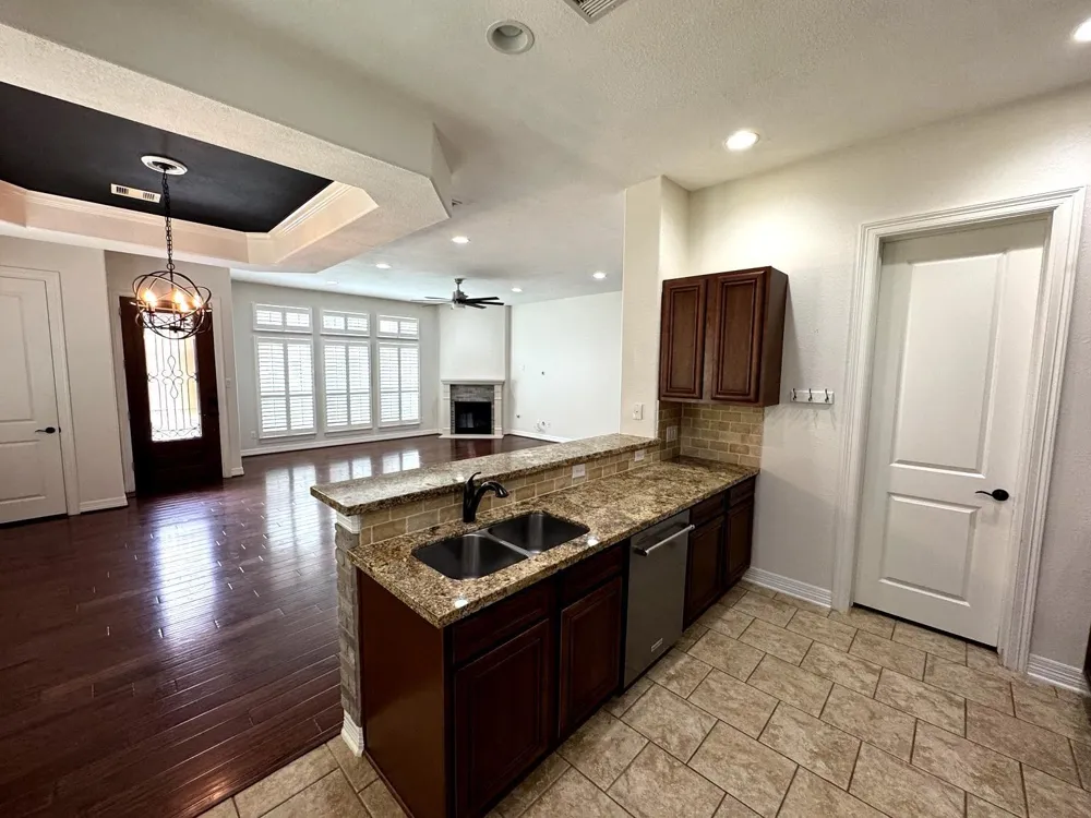 22 W Oaks Drive Pasadena, TX 77058