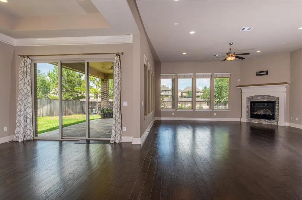 98 Braided Branch Drive Tomball, TX 77375