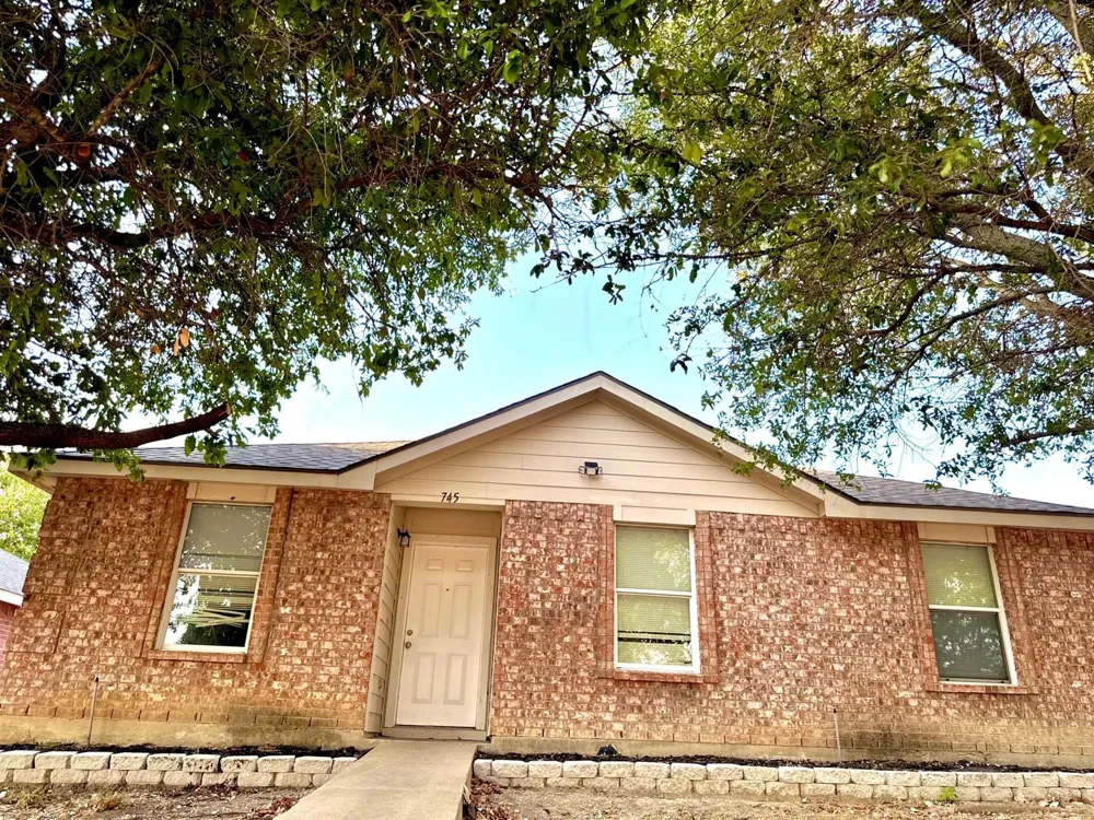 745 Grambling Dr Dallas, TX 75241