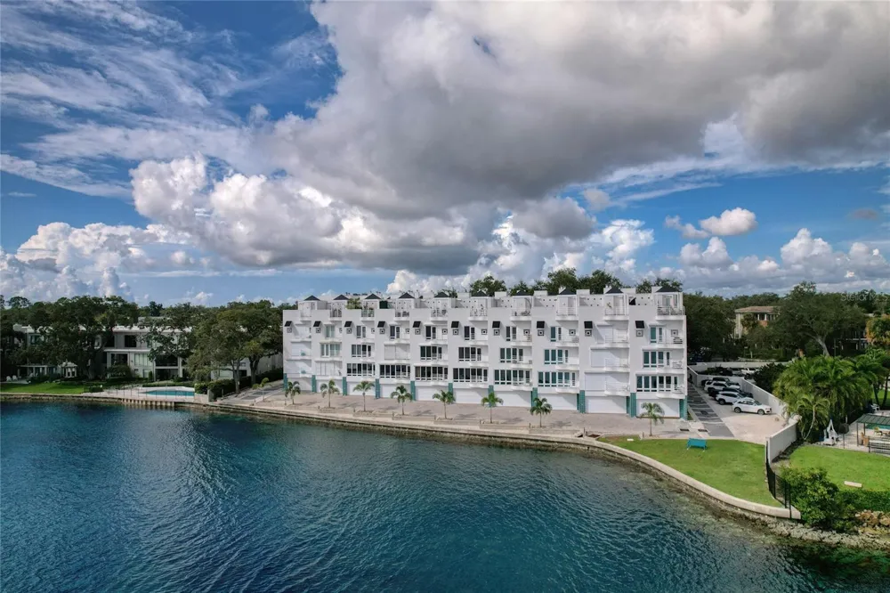 4950 BAYSHORE BOULEVARD #16 Tampa, FL 33611