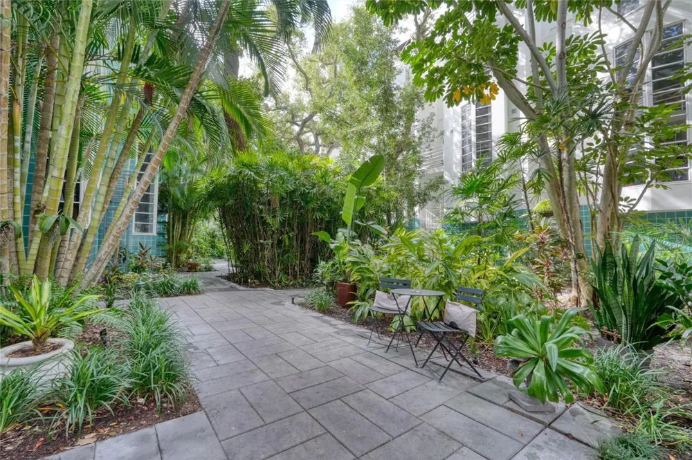 4950 BAYSHORE BOULEVARD #16 Tampa, FL 33611