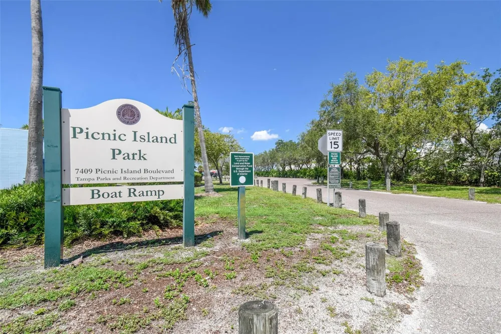 7409 S SPARKMAN STREET Tampa, FL 33616