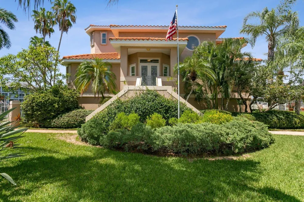 205 6TH STREET E Tierra Verde, FL 33715