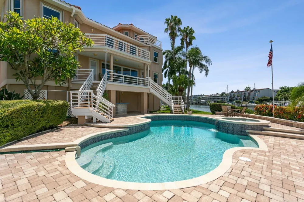 205 6TH STREET E Tierra Verde, FL 33715