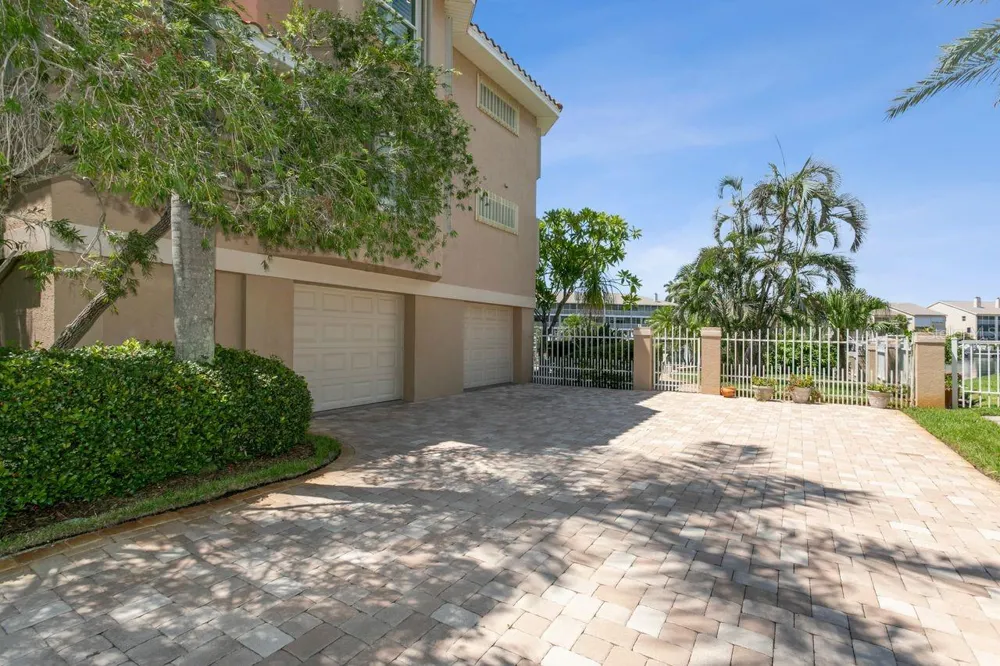 205 6TH STREET E Tierra Verde, FL 33715