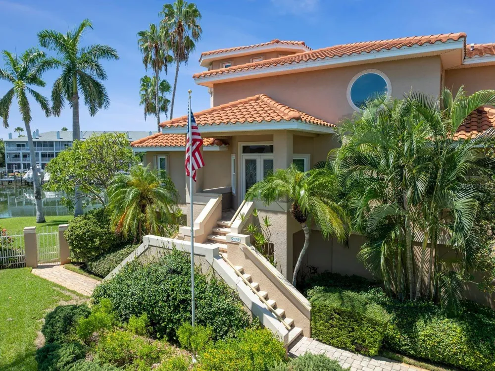 205 6TH STREET E Tierra Verde, FL 33715