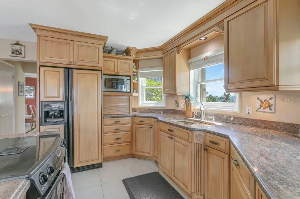 205 6TH STREET E Tierra Verde, FL 33715