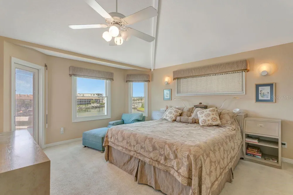 205 6TH STREET E Tierra Verde, FL 33715