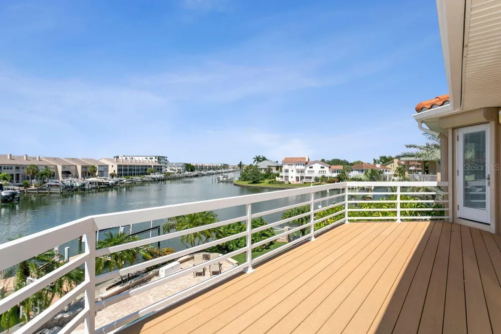 205 6TH STREET E Tierra Verde, FL 33715