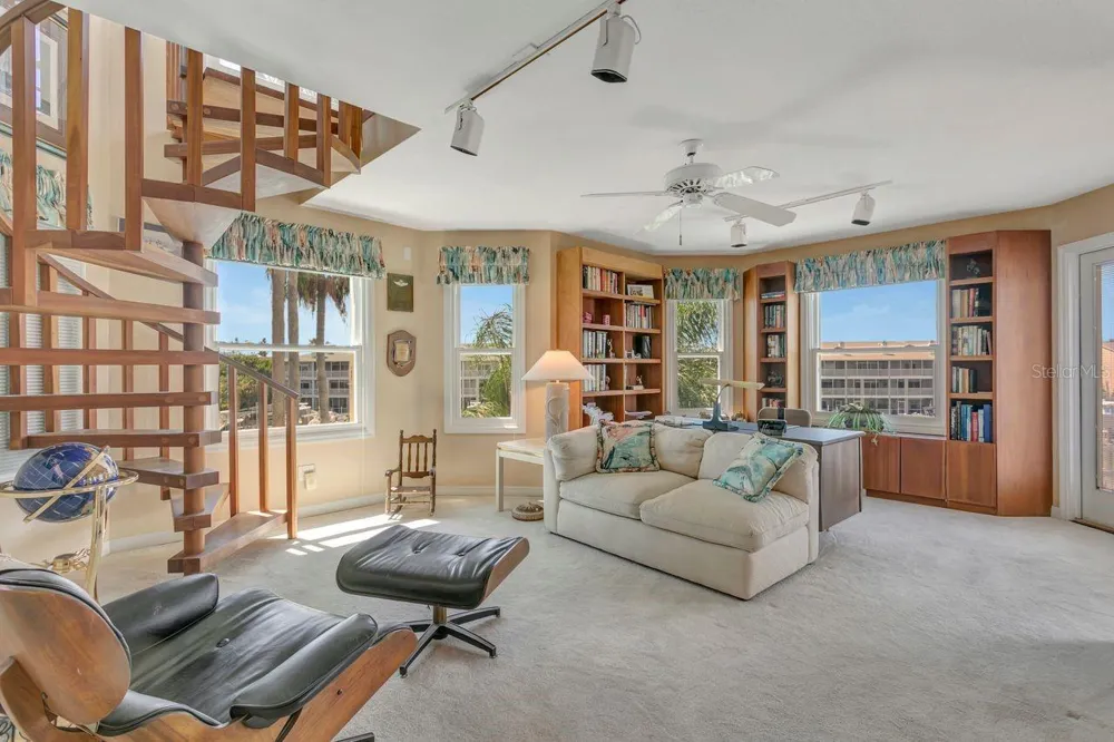 205 6TH STREET E Tierra Verde, FL 33715