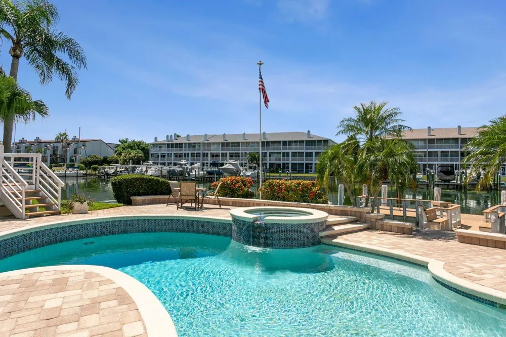 205 6TH STREET E Tierra Verde, FL 33715
