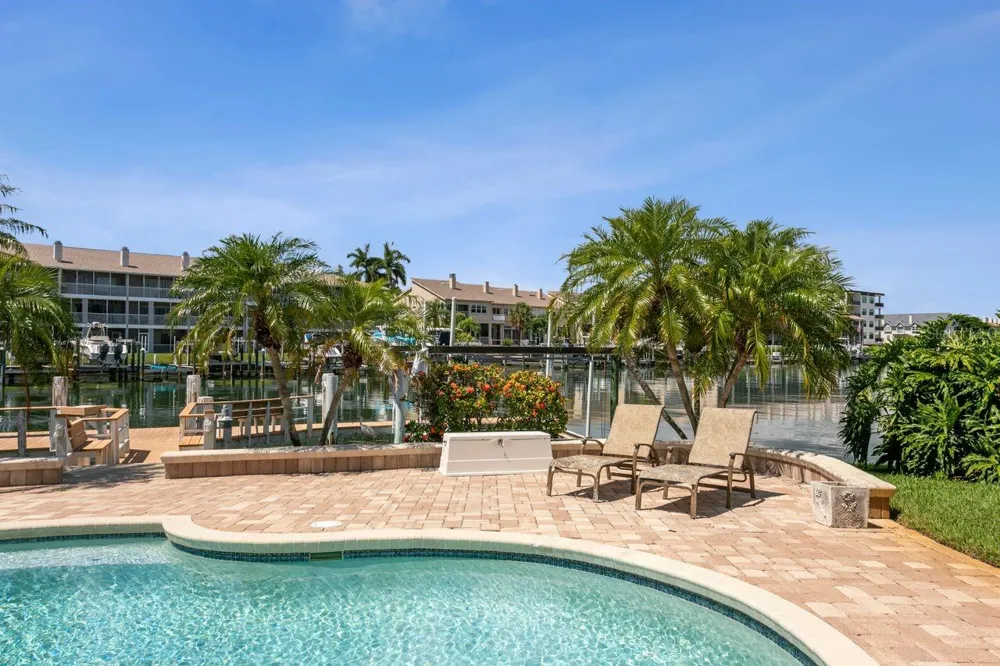 205 6TH STREET E Tierra Verde, FL 33715