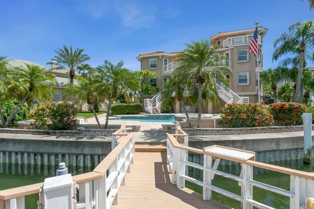 205 6TH STREET E Tierra Verde, FL 33715