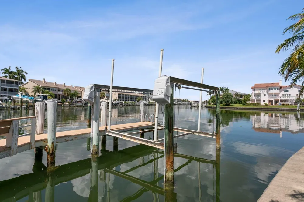 205 6TH STREET E Tierra Verde, FL 33715