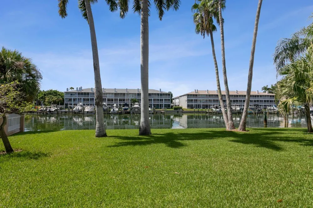 205 6TH STREET E Tierra Verde, FL 33715
