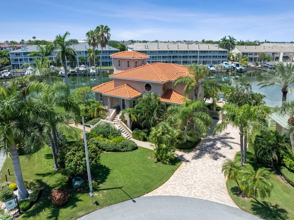205 6TH STREET E Tierra Verde, FL 33715