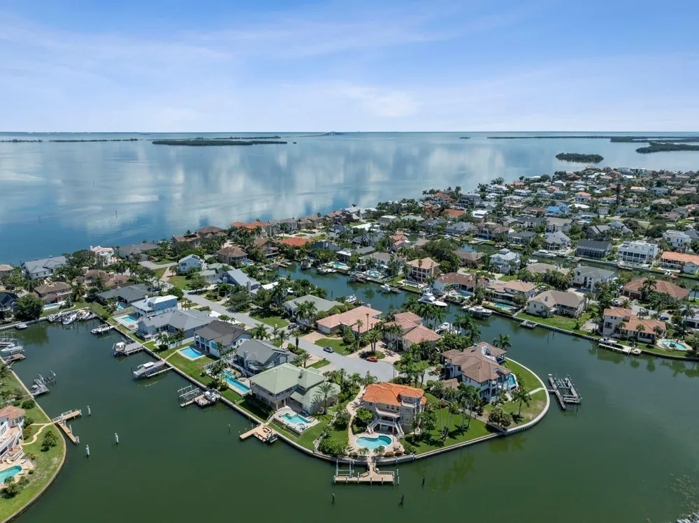 205 6TH STREET E Tierra Verde, FL 33715
