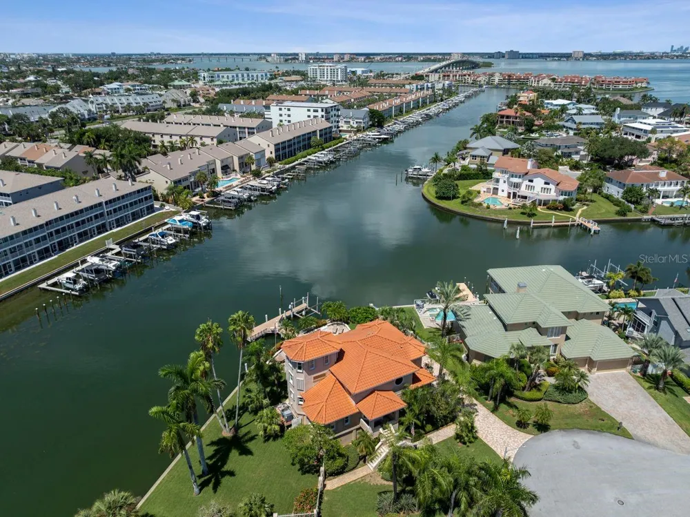 205 6TH STREET E Tierra Verde, FL 33715