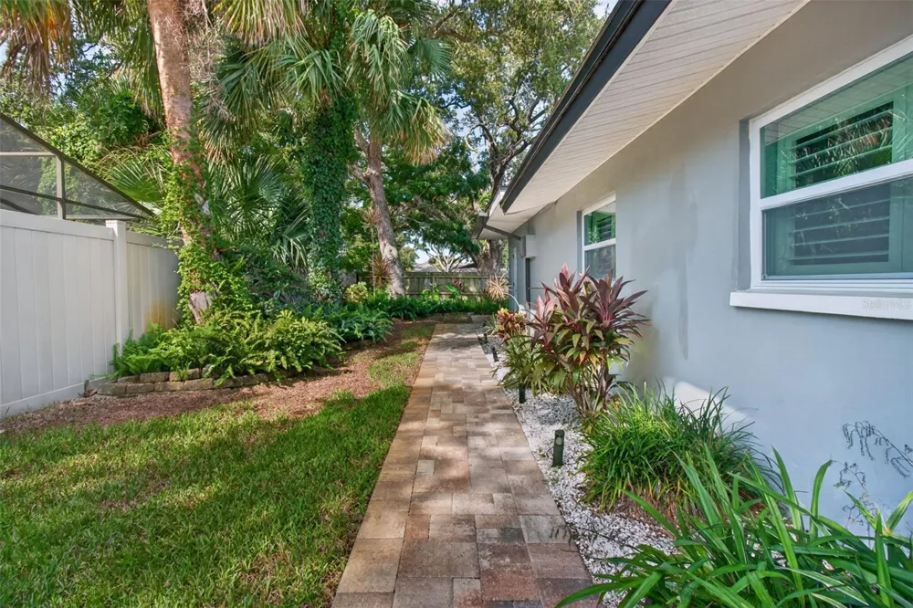 10588 139TH WAY Largo, FL 33774