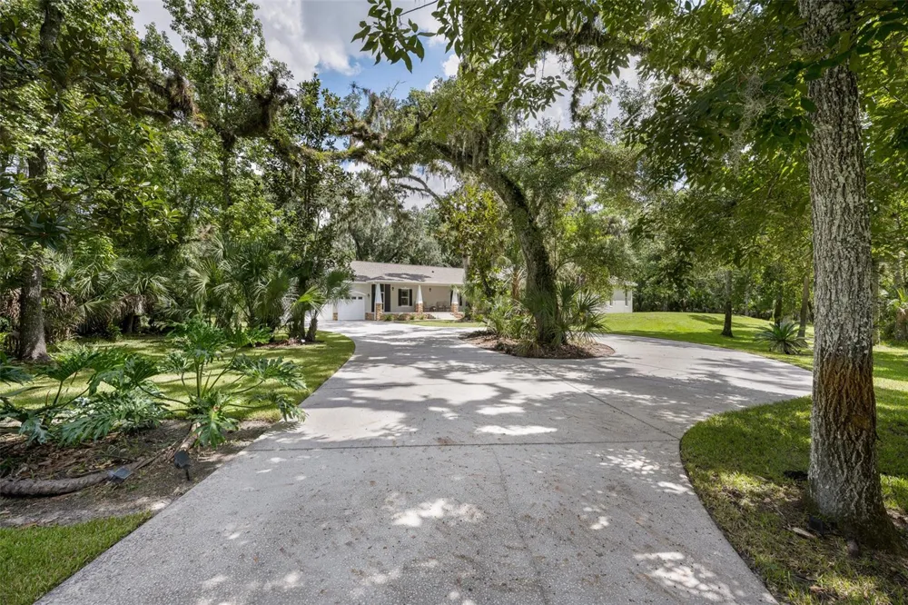 24201 OAKS BOULEVARD Land O Lakes, FL 34639