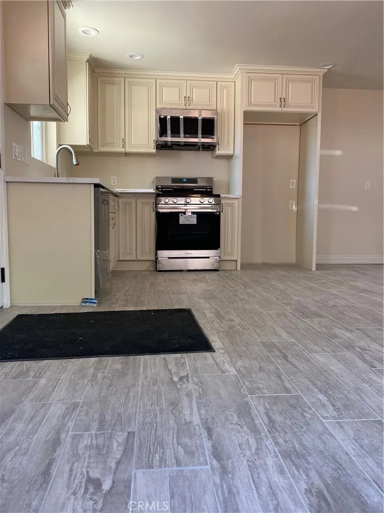 1727 W Santa Ana Boulevard Santa Ana, CA 92703