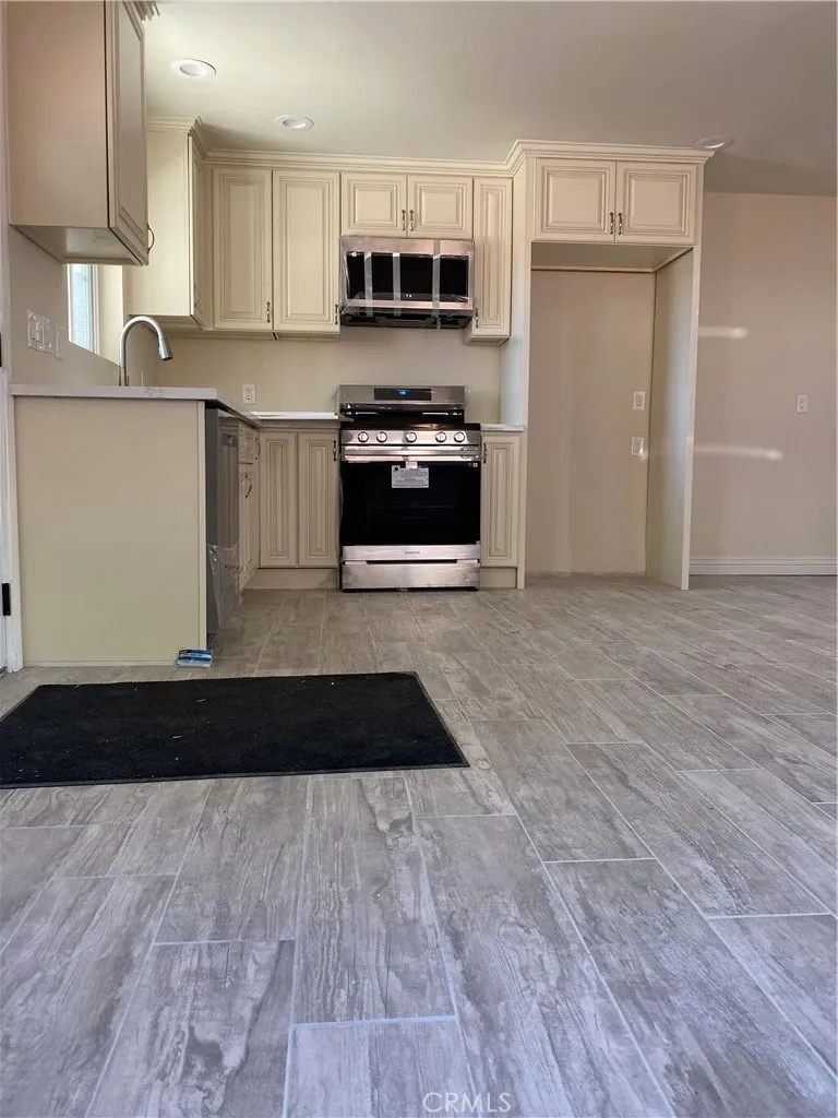 1727 W Santa Ana Boulevard Santa Ana, CA 92703