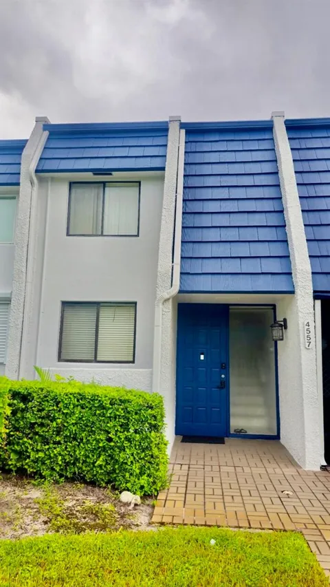 4557 LUXEMBURG COURT