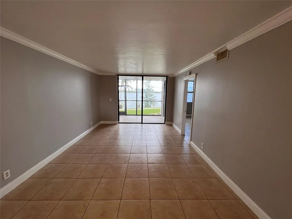 118 Lake Emerald Drive #103 Oakland Park, FL 33309