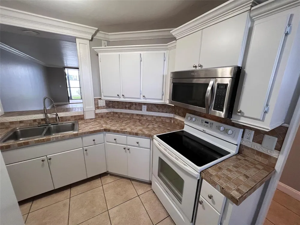 118 Lake Emerald Drive #103 Oakland Park, FL 33309