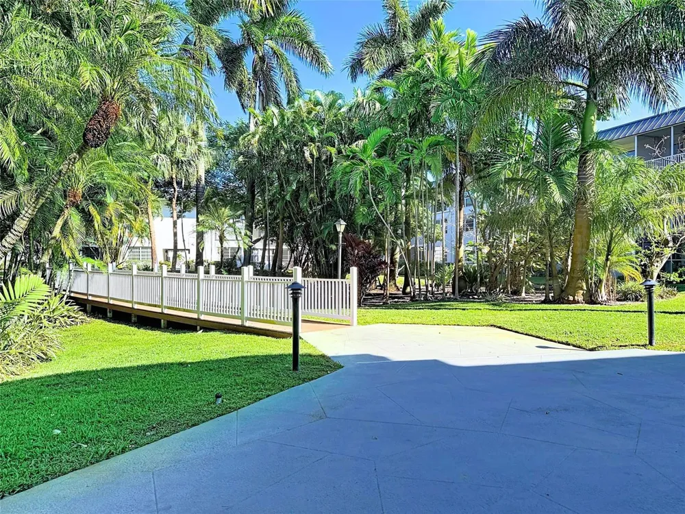 4025 Federal Highway #227B Oakland Park, FL 33308