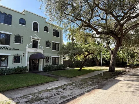 2000 Jefferson Street #17