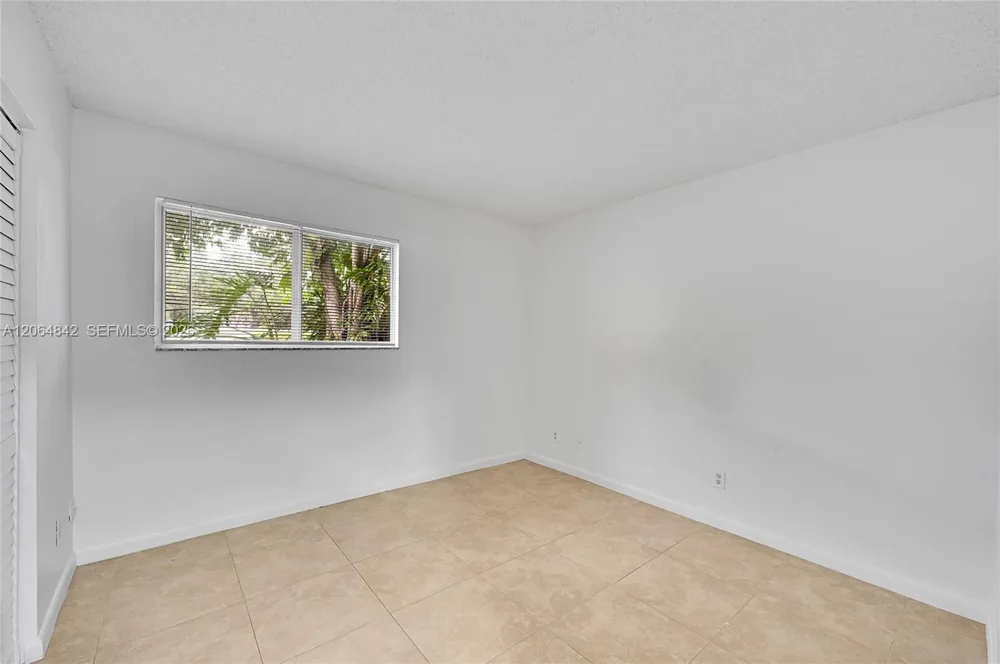 3453 NW 44th St #107 Oakland Park, FL 33309